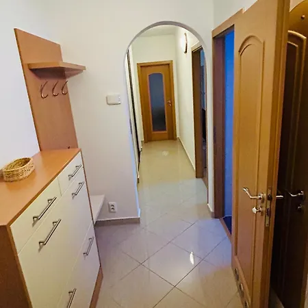 Apartman Pri Vahu * פישטני